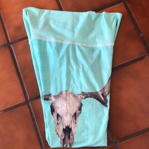 RARE Teeki leggings. Size M. NEVER WORN.